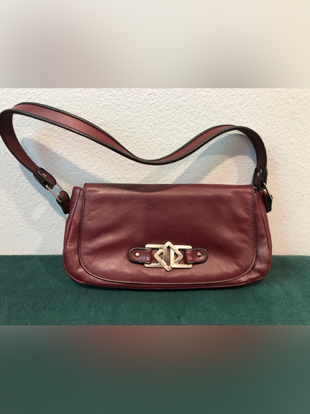 Hugo Boss Shoulder Bag in Burgundy Leather